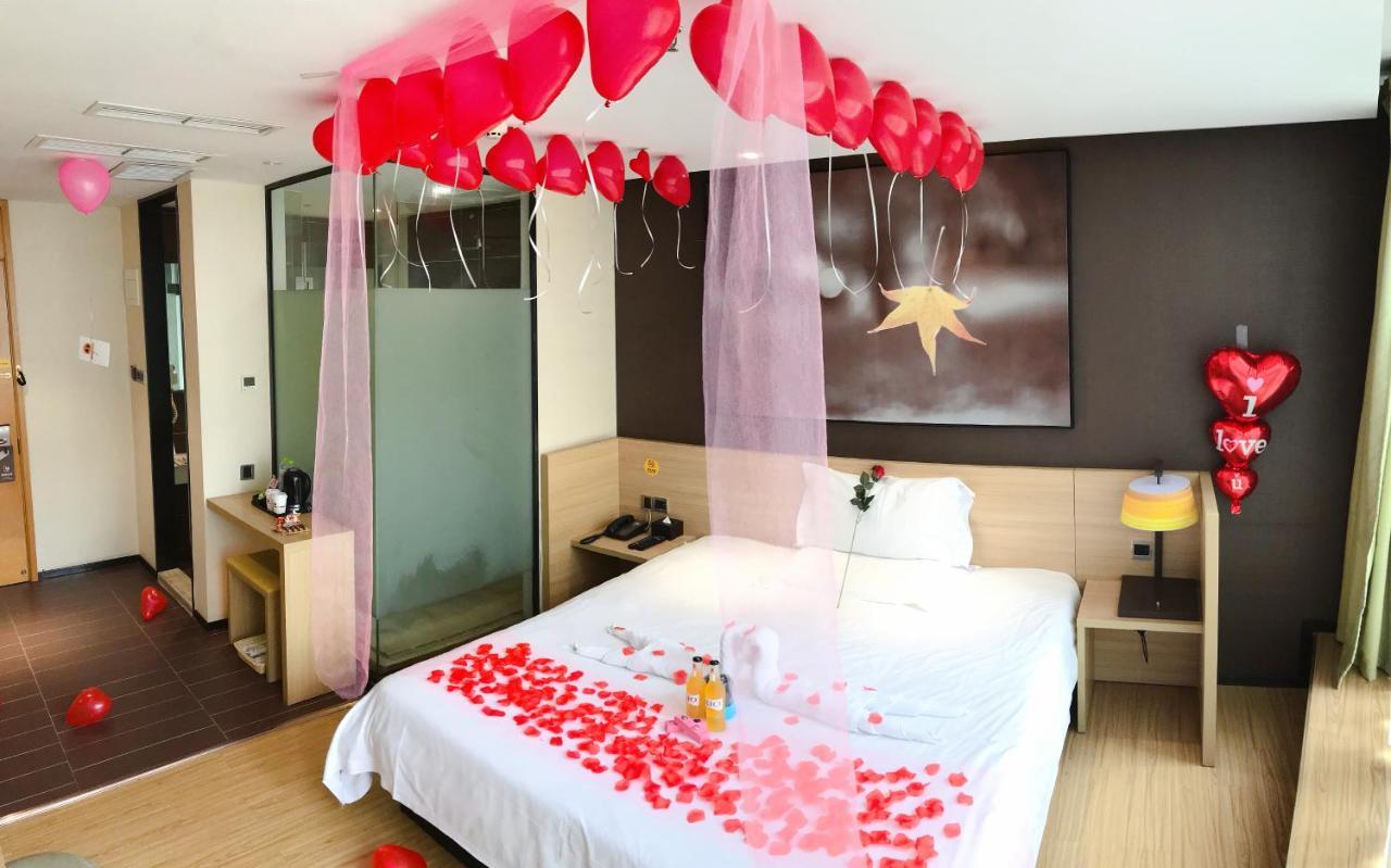 Iu Hotel Chongqing Jiefangbei Zewnętrze zdjęcie