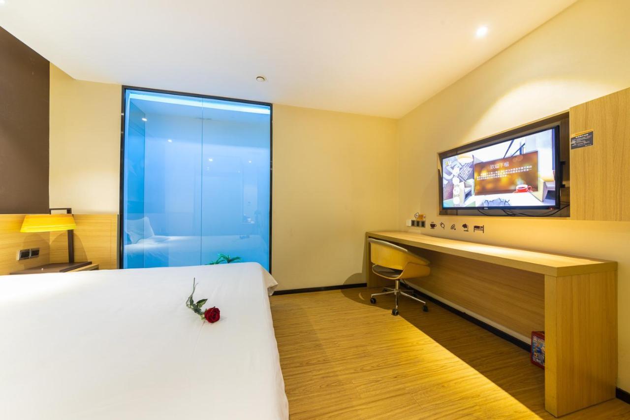 Iu Hotel Chongqing Jiefangbei Zewnętrze zdjęcie