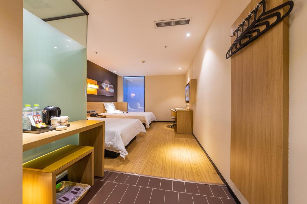 Iu Hotel Chongqing Jiefangbei Zewnętrze zdjęcie