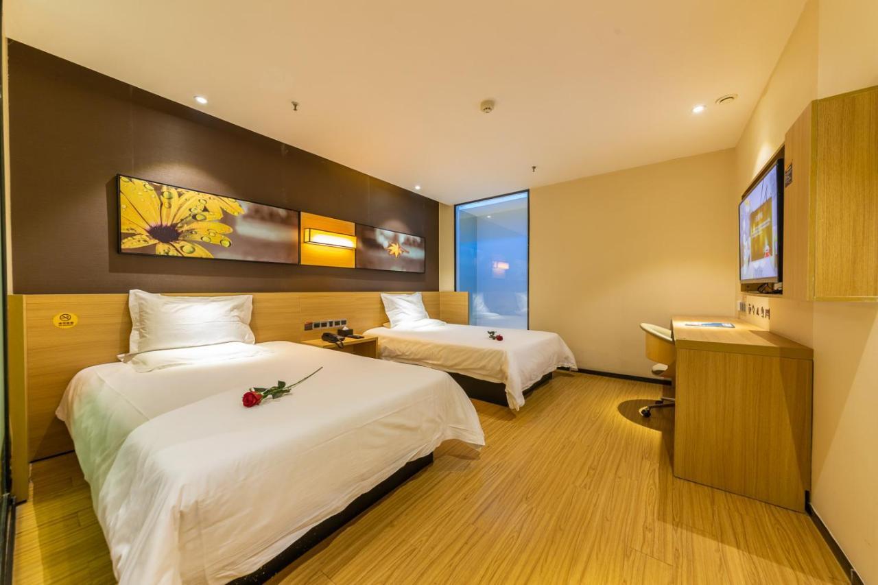 Iu Hotel Chongqing Jiefangbei Zewnętrze zdjęcie