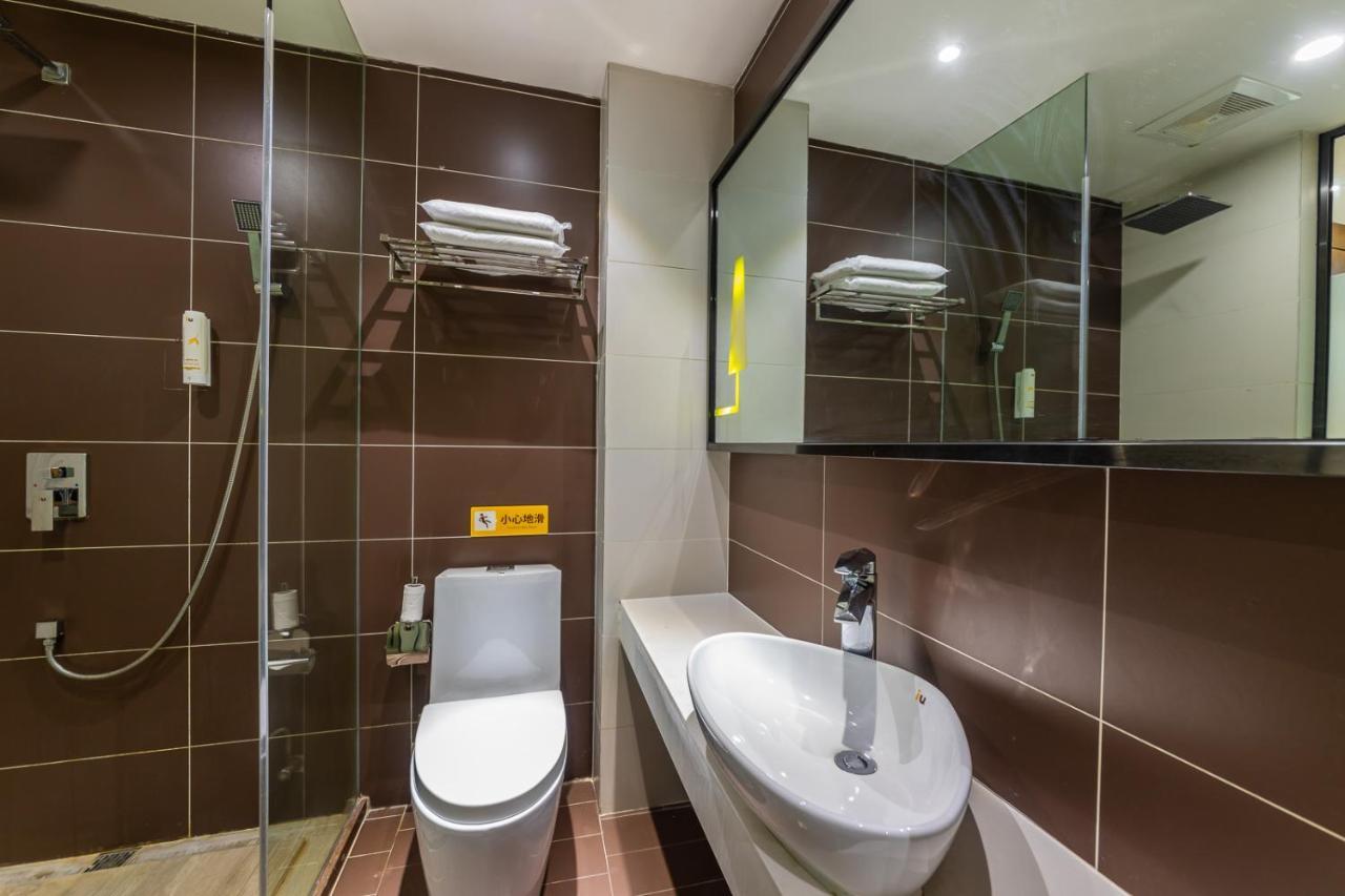 Iu Hotel Chongqing Jiefangbei Zewnętrze zdjęcie